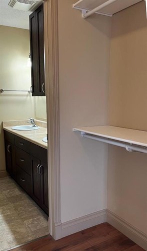 401-2609 11 Avenue, Wainwright, AB - Indoor