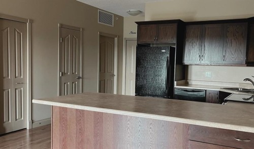 401-2609 11 Avenue, Wainwright, AB - Indoor Photo Showing Kitchen