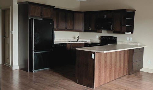 401-2609 11 Avenue, Wainwright, AB - Indoor Photo Showing Kitchen With Double Sink