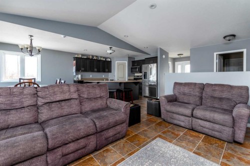 28 Robert Drive, Rural, SK - Indoor Photo Showing Living Room