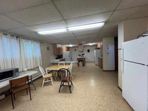 1009 1 Avenue, Wainwright, AB 