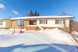 415 4 Street EAST St. Walburg, SK S0M 2T0