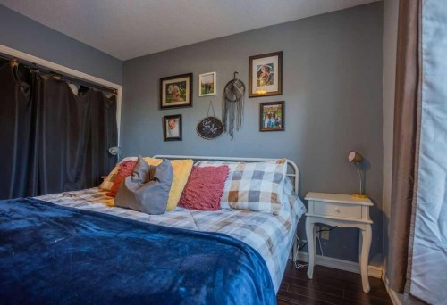 502 5 Avenue, Wainwright, AB - Indoor Photo Showing Bedroom