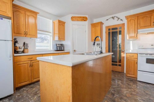 502 5 Avenue, Wainwright, AB - Indoor Photo Showing Kitchen