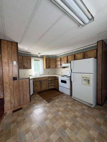 5503 51 Street, Edgerton, AB - Indoor Photo Showing Kitchen