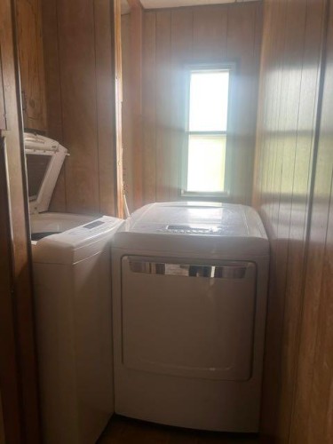 5503 51 Street, Edgerton, AB - Indoor Photo Showing Laundry Room
