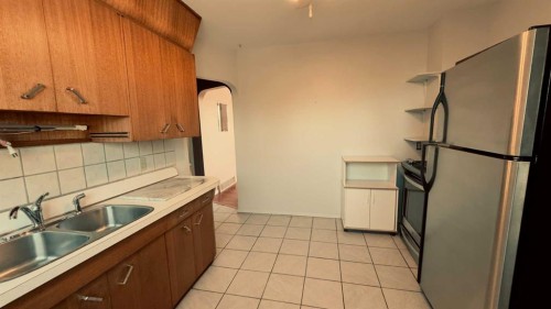 1509 10A Street, Wainwright, AB - Indoor Photo Showing Kitchen With Double Sink