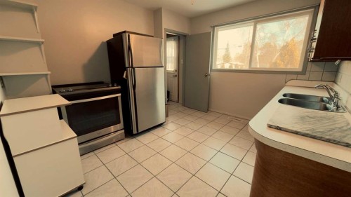 1509 10A Street, Wainwright, AB - Indoor Photo Showing Kitchen With Double Sink
