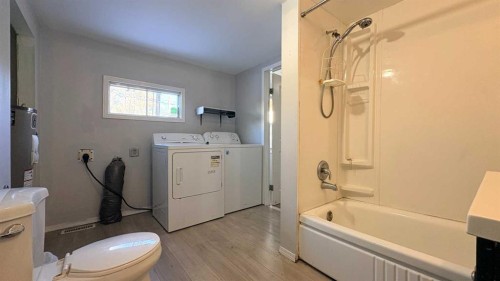 622 5 Avenue, Wainwright, AB - Indoor Photo Showing Laundry Room