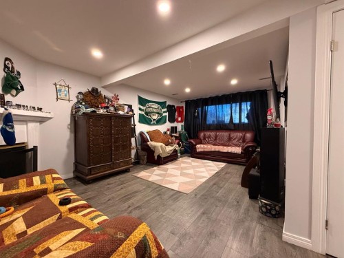 4009 59 Avenue Close, Lloydminster, AB - Indoor Photo Showing Other Room