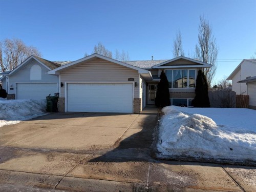 4009 59 Avenue Close, Lloydminster, AB - Outdoor With Facade