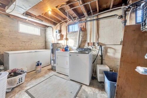 202 1 Street East, Lashburn, SK - Indoor Photo Showing Laundry Room