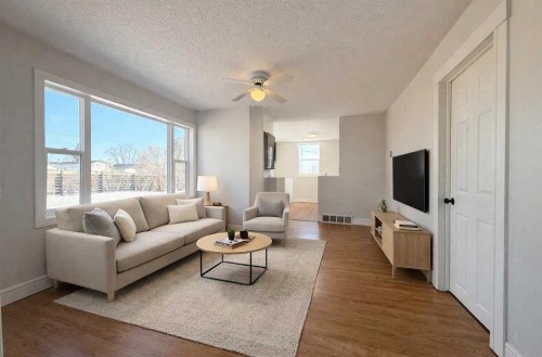 1045 17 Avenue, Wainwright, AB - Indoor Photo Showing Living Room