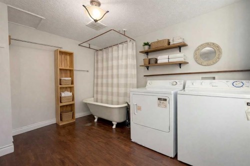 1045 17 Avenue, Wainwright, AB - Indoor Photo Showing Laundry Room