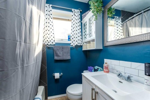 4821 47 Street, Lloydminster, SK - Indoor Photo Showing Bathroom