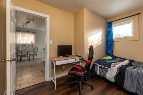 4821 47 Street, Lloydminster, SK - Indoor Photo Showing Bedroom