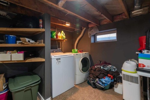 4821 47 Street, Lloydminster, SK - Indoor Photo Showing Laundry Room