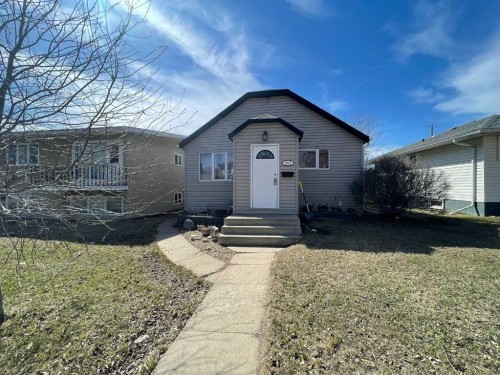 4821 47 Street, Lloydminster, SK - Outdoor
