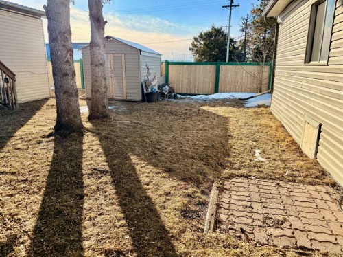 11-1609 14 Street, Wainwright, AB 