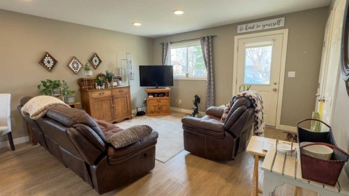 8 Rydberg, Hughenden, AB - Indoor Photo Showing Living Room