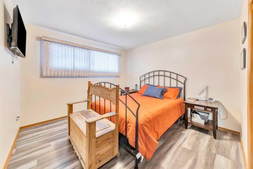 4604 56 Avenue, Lloydminster, AB - Indoor Photo Showing Bedroom