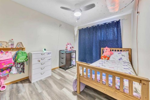 4604 56 Avenue, Lloydminster, AB - Indoor Photo Showing Bedroom