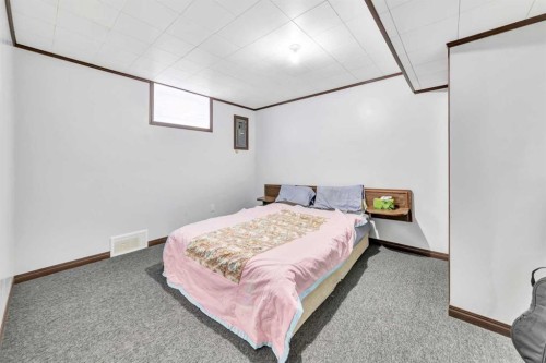 4604 56 Avenue, Lloydminster, AB - Indoor Photo Showing Bedroom