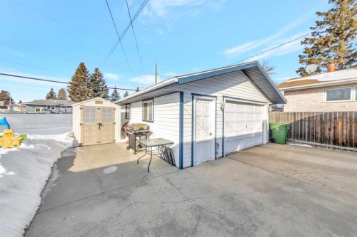 4604 56 Avenue, Lloydminster, AB - Outdoor