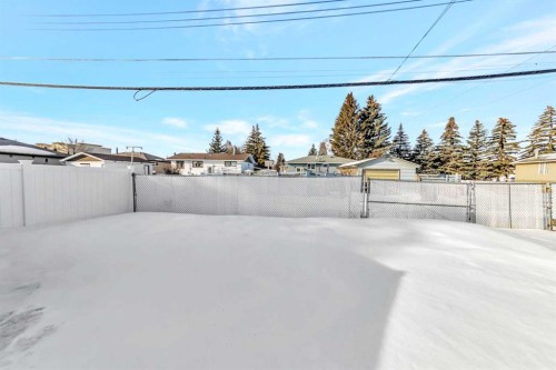 4604 56 Avenue, Lloydminster, AB - Outdoor