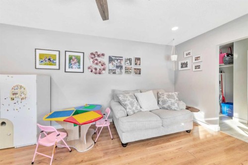 4604 56 Avenue, Lloydminster, AB - Indoor Photo Showing Living Room