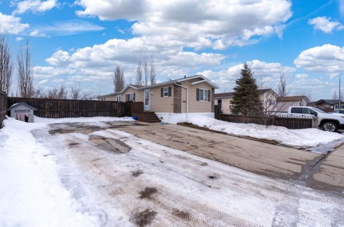 3312 43A Avenue, Lloydminster, SK - Outdoor