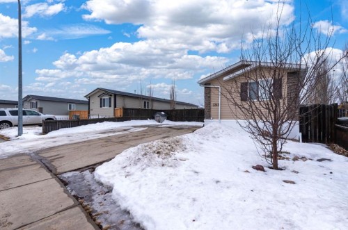 3312 43A Avenue, Lloydminster, SK - Outdoor
