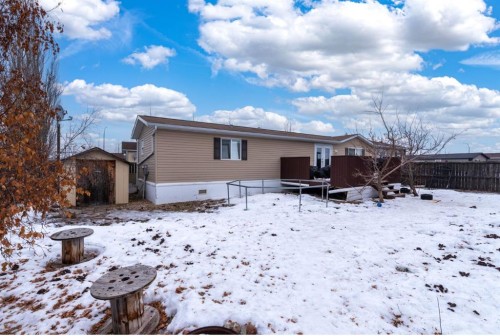 3312 43A Avenue, Lloydminster, SK - Outdoor