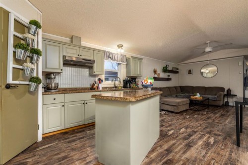 3312 43A Avenue, Lloydminster, SK - Indoor Photo Showing Kitchen