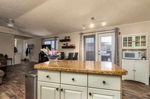 3312 43A Avenue, Lloydminster, SK - Indoor Photo Showing Kitchen