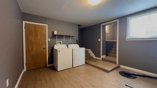 1106 2 Avenue, Wainwright, AB - Indoor Photo Showing Laundry Room