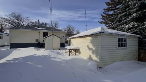 1106 2 Avenue, Wainwright, AB - Outdoor With Exterior