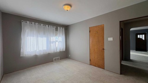 1106 2 Avenue, Wainwright, AB - Indoor