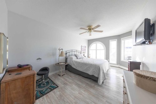 305-5120 49 Street, Lloydminster, AB - Indoor Photo Showing Bedroom