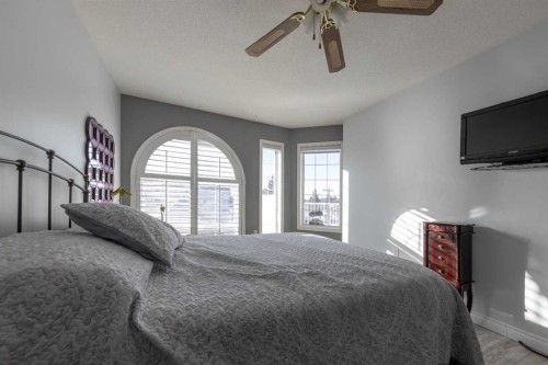 305-5120 49 Street, Lloydminster, AB - Indoor Photo Showing Bedroom