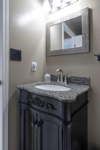 305-5120 49 Street, Lloydminster, AB - Indoor Photo Showing Bathroom