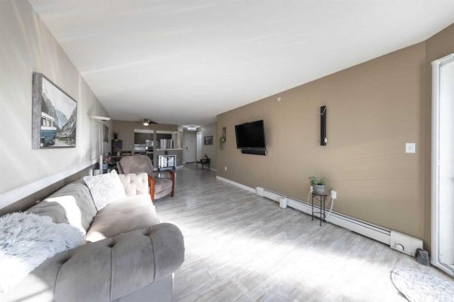 305-5120 49 Street, Lloydminster, AB - Indoor Photo Showing Living Room