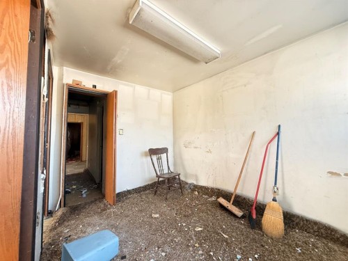 5514 50 Avenue, Lloydminster, AB - Indoor