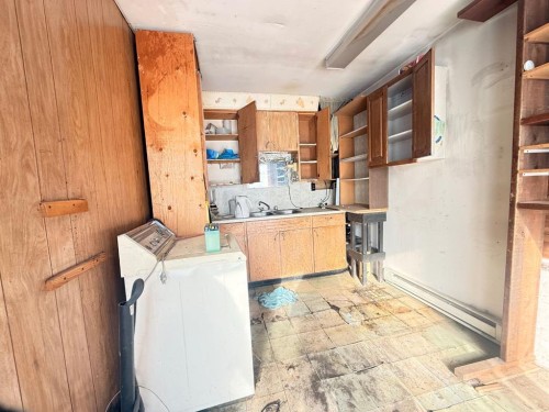 5514 50 Avenue, Lloydminster, AB - Indoor Photo Showing Laundry Room