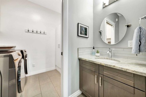 2008 61 Avenue, Lloydminster, AB - Indoor Photo Showing Bathroom