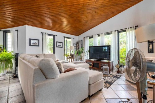 30230 Sk-303, Rural, SK - Indoor Photo Showing Living Room