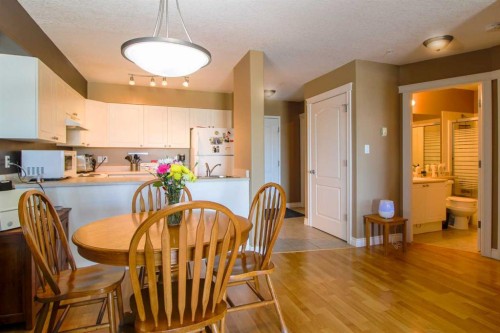310B-5101 18 Street, Lloydminster, AB - Indoor Photo Showing Dining Room