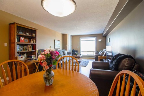 310B-5101 18 Street, Lloydminster, AB - Indoor Photo Showing Dining Room