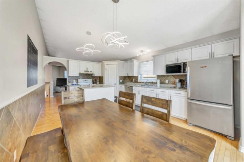 2307 57B Avenue, Lloydminster, AB - Indoor Photo Showing Kitchen