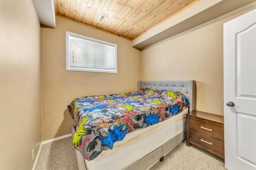 2307 57B Avenue, Lloydminster, AB - Indoor Photo Showing Bedroom